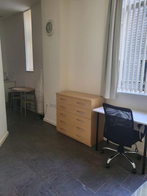 Lovely Spacious Studio Flat In City Centre. Birmingham Eksteriør billede